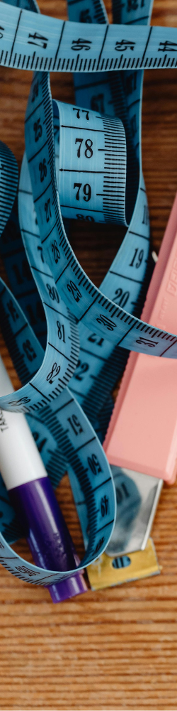 tijera y cinta para medir